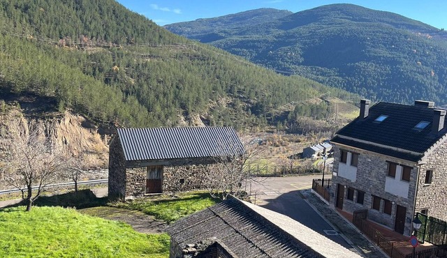 Charming Mountain Penthouse in Castiello de Jaca