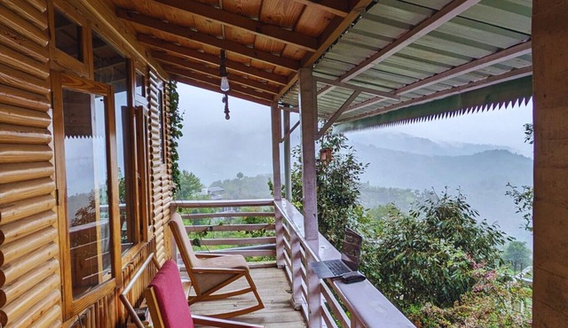 Charming mountain suite in Mukteshwar. Pet-Friendly!