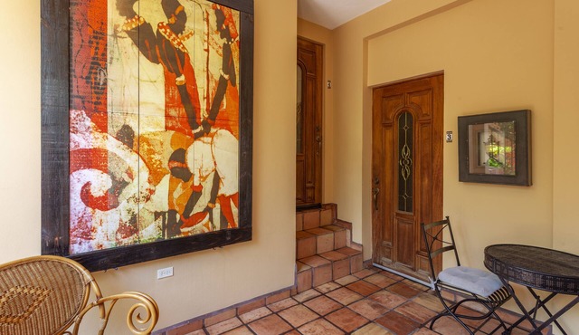Charming, mountain fully equipped studio suite with kitchenette