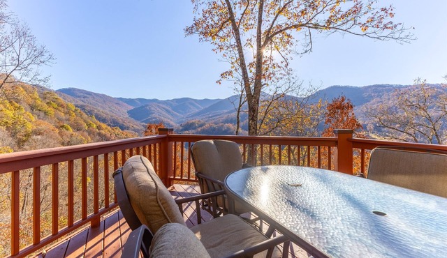 Charming Mountain Getaway| Wifi | Country Club