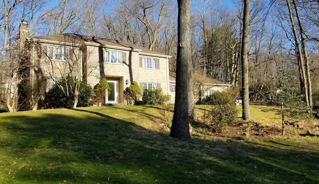 Charming Mountain view country home with porch and deck