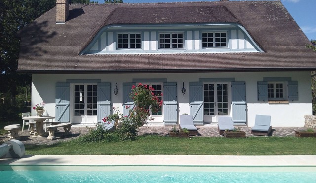 CHARMING NORMAN HOUSE IN A WOODED PARK, 30 mns FROM THE SEA