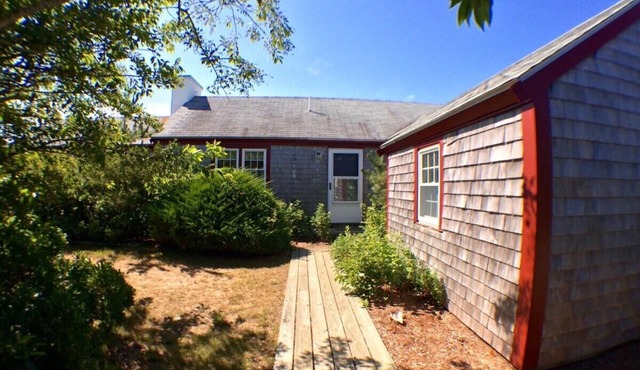 Charming Nantucket Beach Cottage w/Private Beach Access