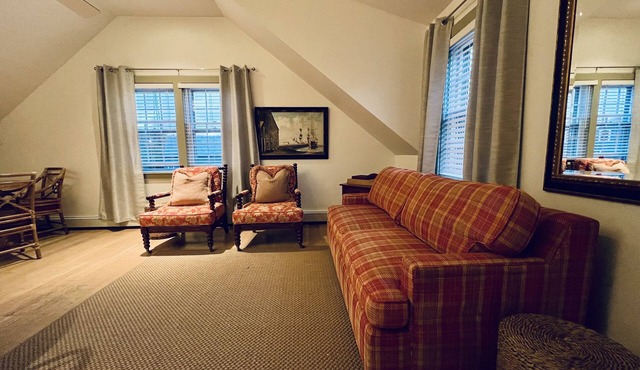 Charming Nantucket Cottage. 1 Mile to Beach & Town