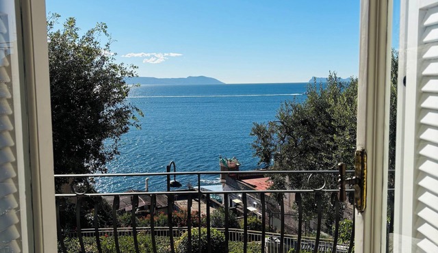Charming Naples escape w/stunning sea views from private terrace