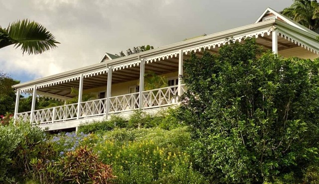 Charming Nevis Cottage with pool and ocean view on grounds of Hermitage Inn