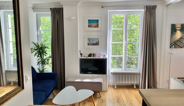 Charming new Parisian apartment, central and 50 metres from the metro.