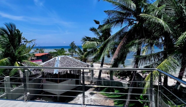 Charming newly constructed 2 bedroom beach house with AC