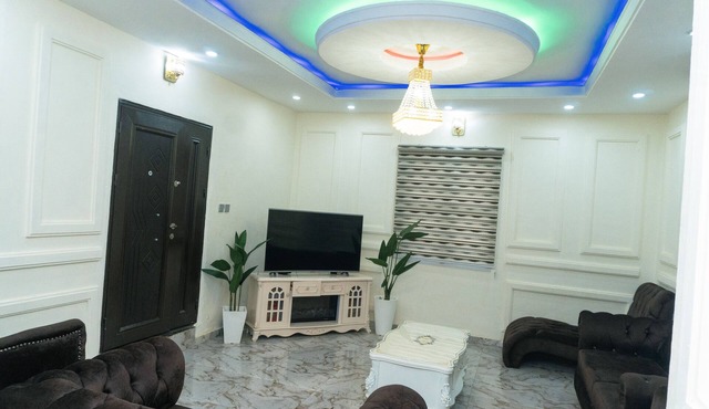 charming 3-bed apartment in transe ekulu phase 6