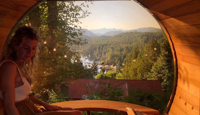 Charming Ocean View Cottage with Private Sauna & Hot Tub