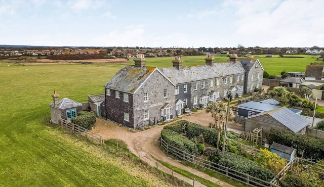 Charming Old Coastguards Cottage - Pass the Keys