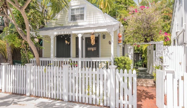 Charming Old Town Studio- Steps to Duval Key West