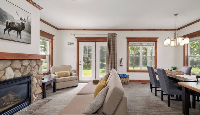 Charming One Bedroom at Snowbridge- Blue Mountain