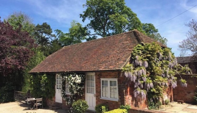 Charming one bedroom cottage
