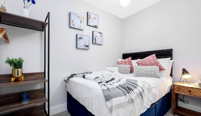 Charming One bedroom flat mins from LHR