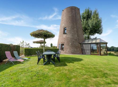 Charming Oombergen Mill Retreat