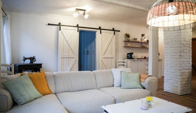 Charming open-plan apartment in country house style | With sauna