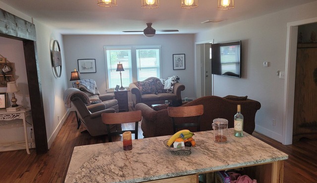 Charming open floor plan 3-bedroom house for a comfortable getaway