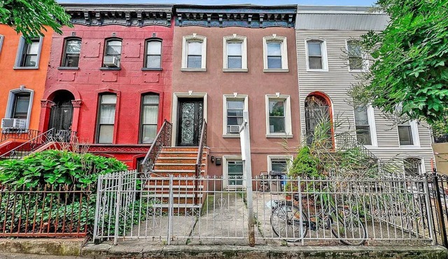 Charming Park Slope/Gowans 2 bedroom. F, G and R stop on same block.