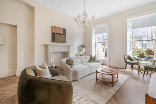 Charming Period Apartment Steps from Bath Abbey