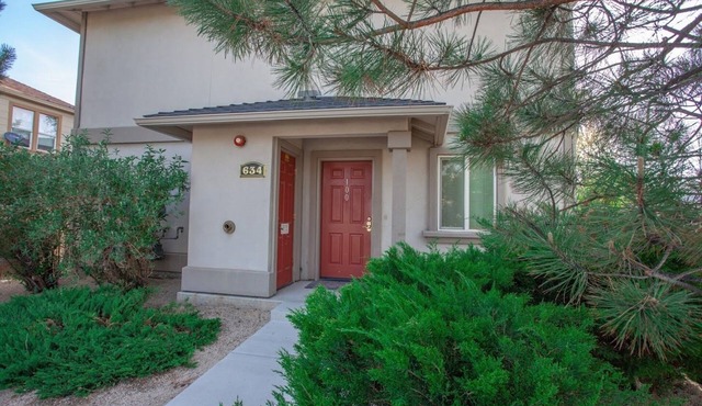 Charming Pet Friendly Downtown Sparks Apartment