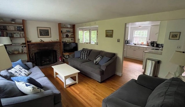 Charming Pet-Friendly 4B Chappy Cottage