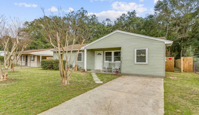 Charming Pet Friendly -3B Pensacola - Close to Bases!