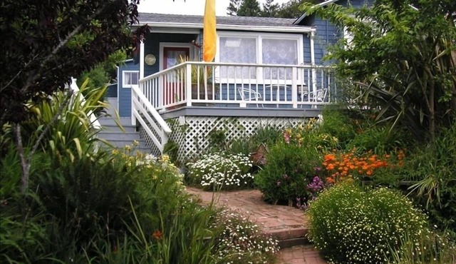 Charming Point Reyes Cottage with Decks and Lovely Garden