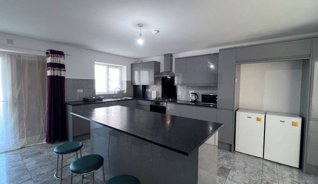 Charming private 1-bedroom apartment with private bathroom