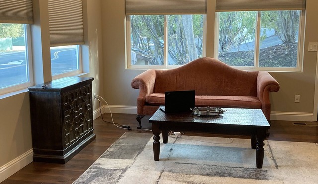 Charming Private Guest House - Alamo