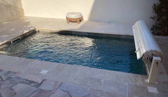 Charming Provencal house with swimming pool 5mns walk from the Sablettes beach
