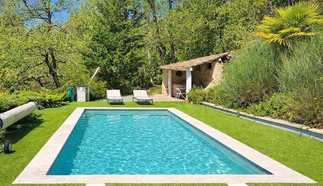 Charming Provençal villa with a pool and sauna