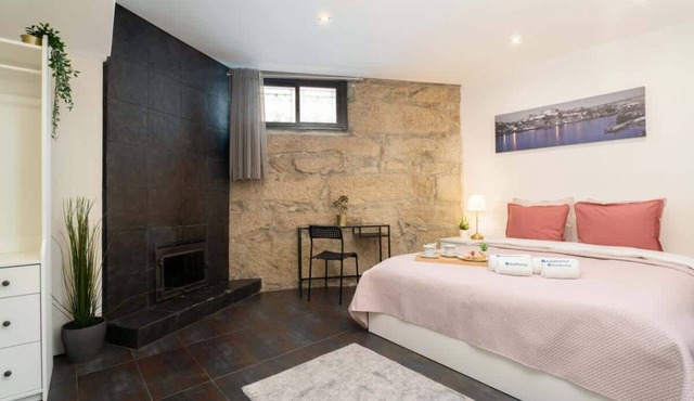 Charming Cozy Room 4 By HostWise