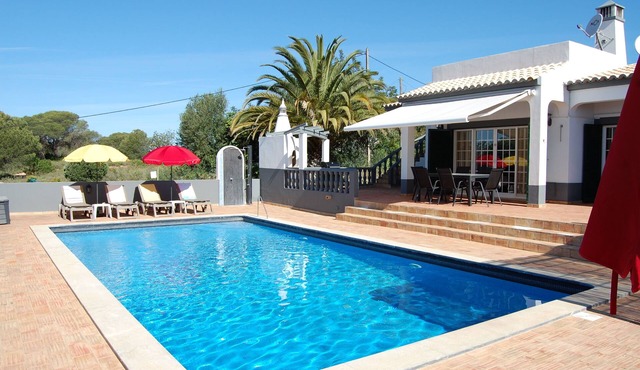 Charming villa with 3 bedrooms, wifi, central heating and sea views