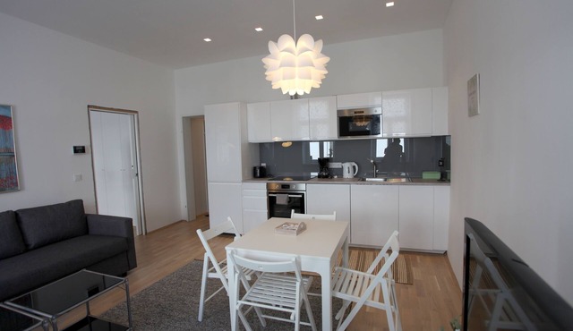 Charming, quiet 2 bedroom apartment