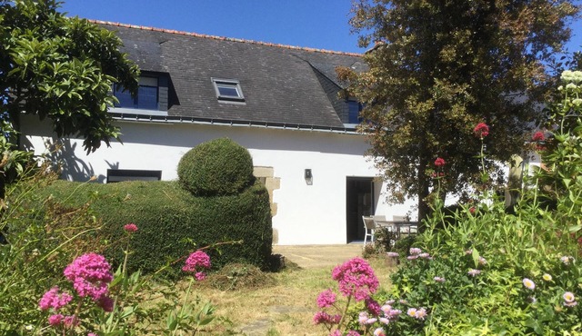 Charming, quiet house close to the GR 34 and the wild coast