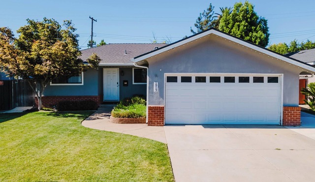 Charming, Quite and Quaint 3-bedroom house with WiFi and AC in Lodi