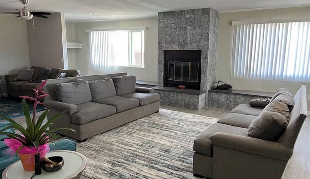 Charming Ranch Style 3-bedroom house with WiFi and Game/Entertainment Room