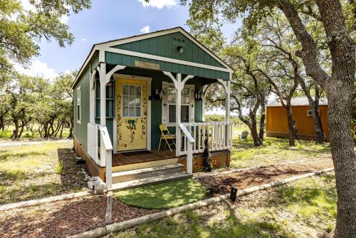 Charming Ranch Cabin with Milky Way Stargazing near Mountain Home, Texas