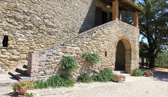 Charming recently renovated Apt 3bd/2bt in Tuscan countryside w shared pool