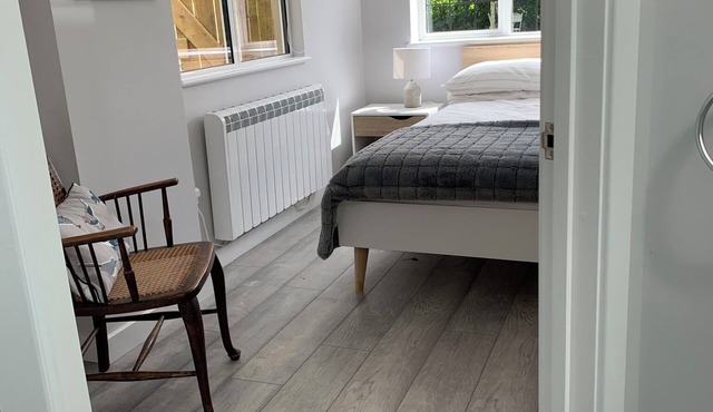 Charming remodeled studio in quaint Somerset village minutes from the A30