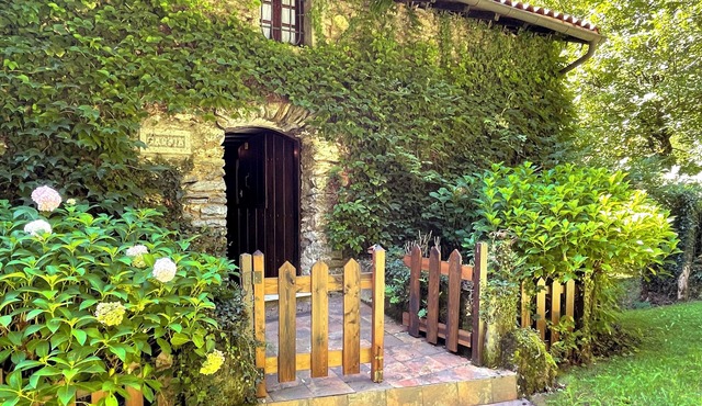Charming restored traditional Navarrese farmhouse from 1800, in the Baztan region.