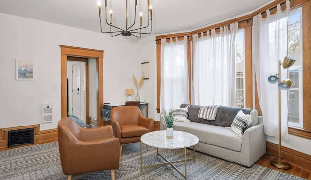 Charming Restored Villa Near Kendall Yards
