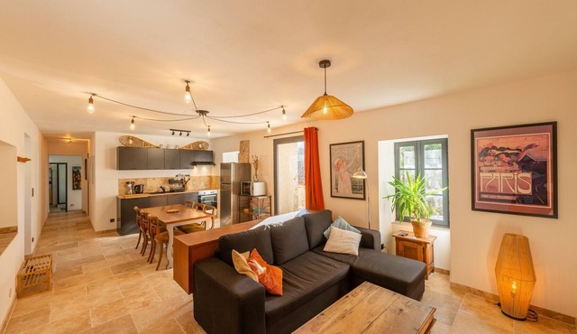 Charming Retreat & Starry Nights in a 1-Hectare Estate (4/5 Guests)
