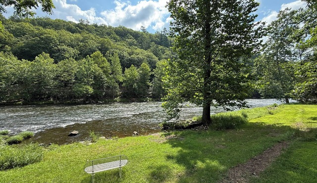 Charming RIVER FRONT camper RV with AC by Lackawaxen River