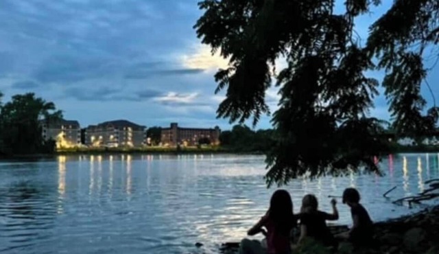 Charming Riverfront Mansion: The Powers Housenn
