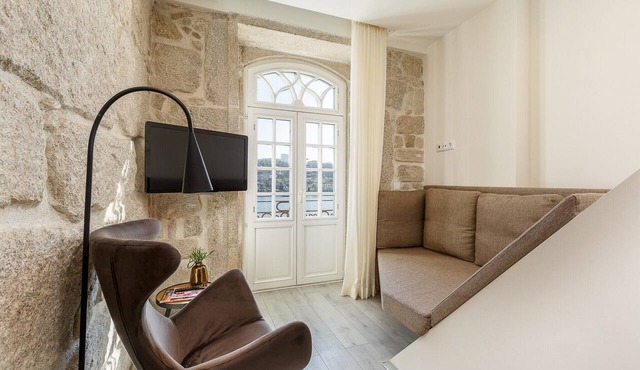 Charming riverview apartment in Porto