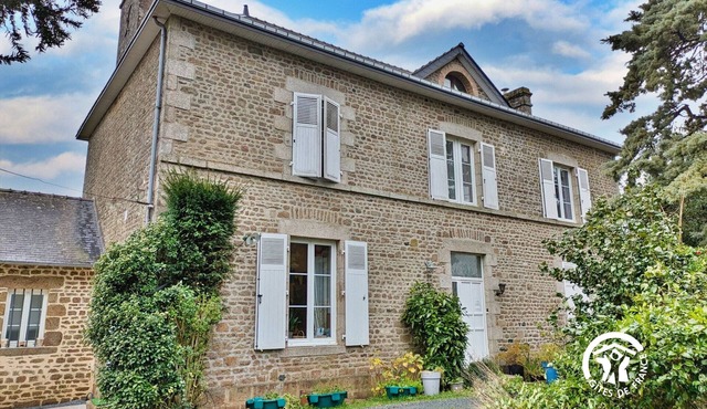 Charming Room in Historic Village House Near Lassay-les-Châteaux