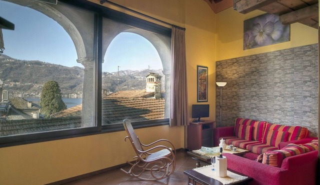 CHARMING ROMANTIC APARTMENT LAKE VIEW CLOSE TO LAKE/SQUARE/TOWNHALL
