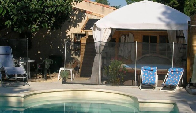 Charming romantic air-conditioned chalet with garden and pool 10' from Aix-en-Provence